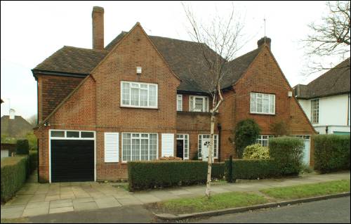 045-47 Ossulton Way a